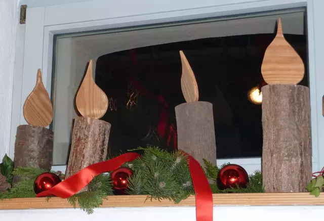 Holzkerzen_Weihnachten.jpg